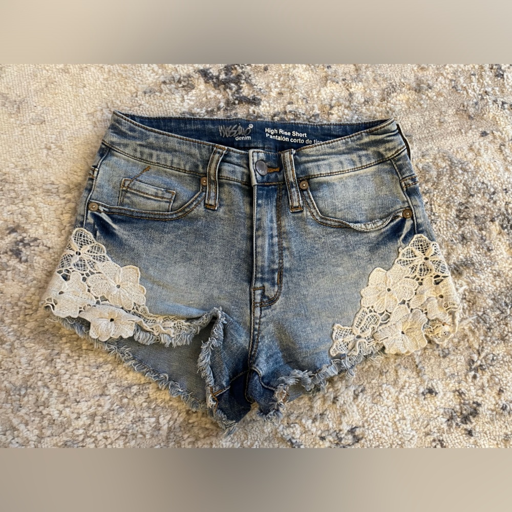 Size 0 but can also pass for 1 // High Rise